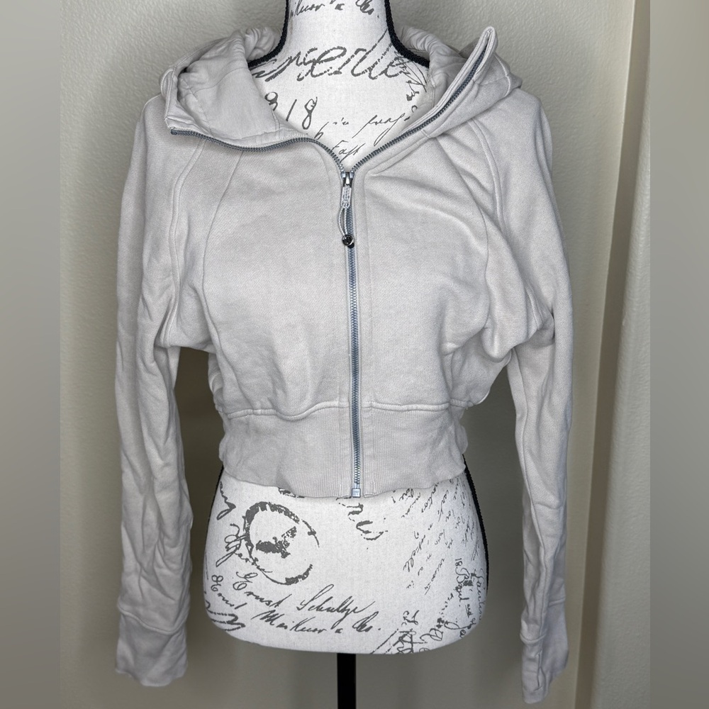 Lululemon Scuba Full-zipped Cropped Hoodie in a Tan, like new.